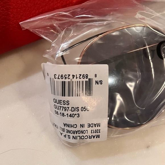 NEW! Guess Gold Rimmed Sunglasses Red Case - Picture 6 of 8